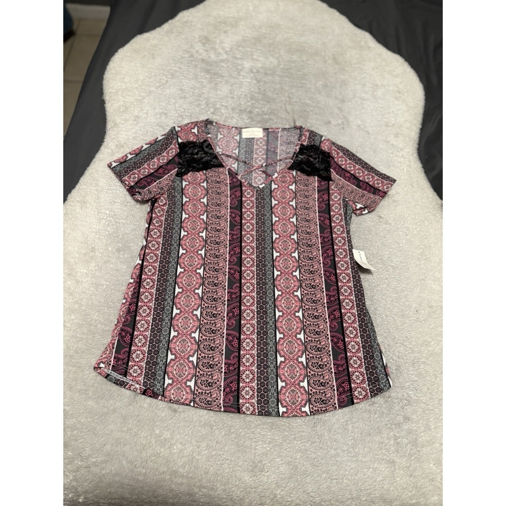 Bobbie Brooks Top L Pink Paisley Criss Cross V Neck Lace Short Sleeve Blouse